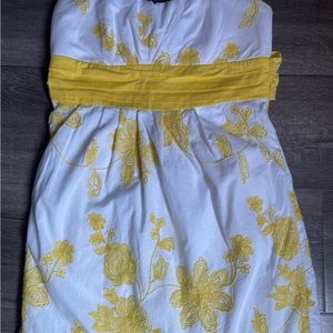 Juniors yellow sun dress.